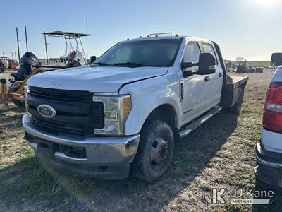 2017 Ford F350 4x4 Crew-Cab Flatbed Truck