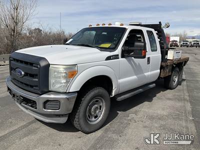 2013 Ford F350 4x4 Extended-Cab Flatbed Truck