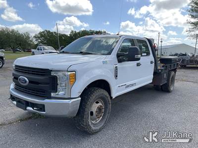 2017 Ford F-350 SD Crew-Cab Flatbed Truck