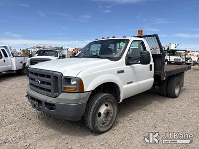 2005 Ford F-350 SD Flatbed Truck