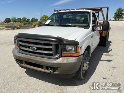 2001 Ford F-350 SD Flatbed Truck