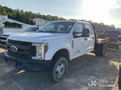 2019 Ford F350 4x4 Crew-Cab Flatbed Truck