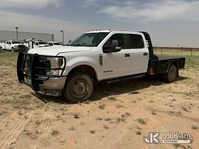 2018 Ford F350 4x4 Crew-Cab Flatbed Truck