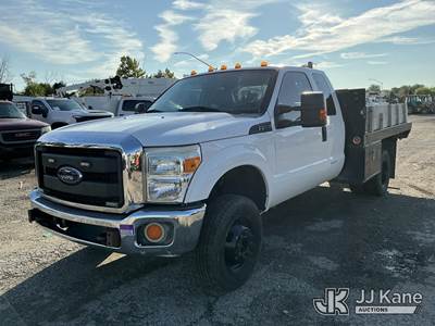 2015 Ford F350 4x4 Extended-Cab Flatbed Truck