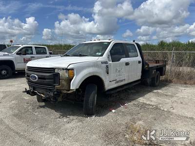2017 Ford F-350 SD Crew-Cab Flatbed Truck