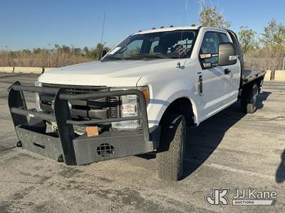 2017 Ford F350 Extended-Cab Flatbed Truck