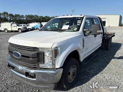 2018 Ford F-350 SD Crew-Cab Flatbed Truck