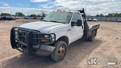 2005 Ford F-350 SD Flatbed Truck