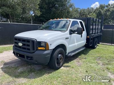 2006 Ford F-350 SD Crew-Cab Flatbed Truck