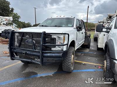 2019 Ford F-350 SD Crew-Cab Flatbed Truck