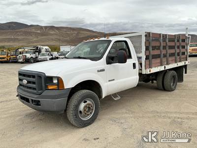 2007 Ford F350 4x4 Flatbed Truck