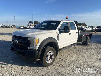 2017 Ford F-450 SD Crew-Cab Flatbed Truck