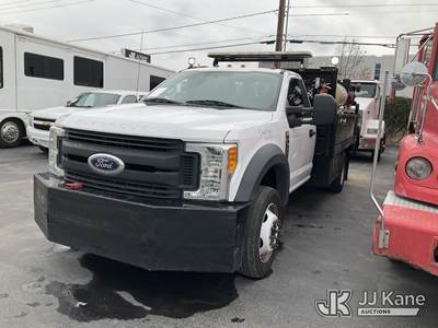 2017 Ford F-450 SD Flatbed/Air Compressor Truck