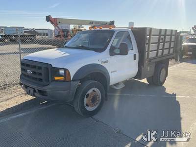 2006 Ford F-450 SD Regular Cab DRW 2WD Flatbed Truck