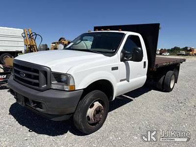 2003 Ford F-450 SD Flatbed Truck