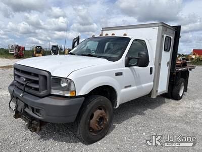 2003 Ford F-450 SD Flatbed Truck