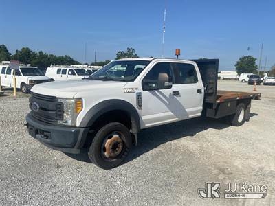 2017 Ford F-450 SD Crew-Cab Flatbed Truck