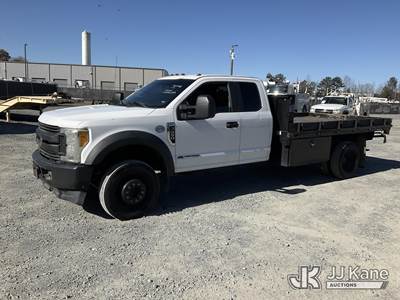 2017 Ford F-550 4X4 Extended-Cab Flatbed Truck