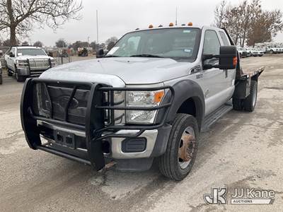 2015 Ford F550 4x4 Extended-Cab Flatbed Truck