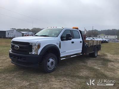 2018 Ford F550 4x4 Crew-Cab Flatbed Truck