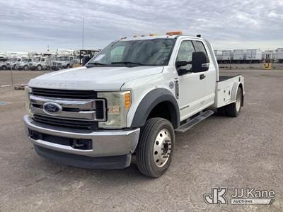 2017 Ford F550 4x4 Extended-Cab Flatbed Truck