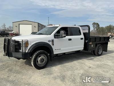 2017 Ford F550 4x4 Crew-Cab Flatbed/Service Truck