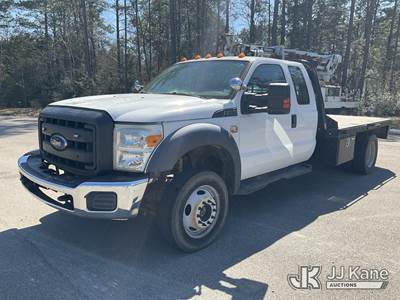2014 Ford F550 4x4 Extended-Cab Flatbed Truck