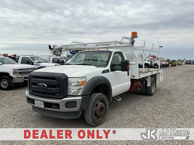 2015 Ford F-550 Regular Cab DRW 2WD Flatbed Truck