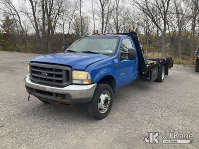 2004 Ford F550 2WD Flatbed Truck