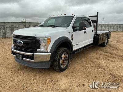 2017 Ford F550 4x4 Crew-Cab Flatbed Truck