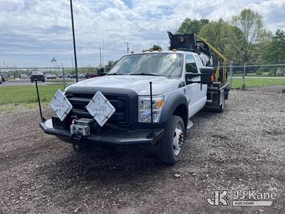 2015 Ford F550 4x4 Extended-Cab Flatbed Truck