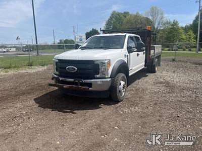 2017 Ford F550 4x4 Crew-Cab Flatbed Truck