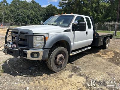 2013 Ford F550 4x4 Extended-Cab Flatbed Truck