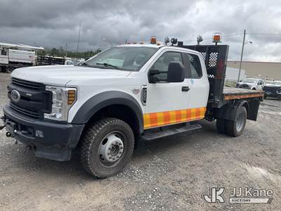 2018 Ford F-550 Extended-Cab Flatbed Truck