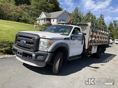 2011 Ford F550 2WD Flatbed Truck