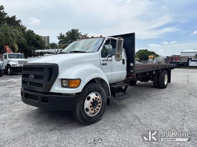 2004 Ford F-650 Flatbed Truck