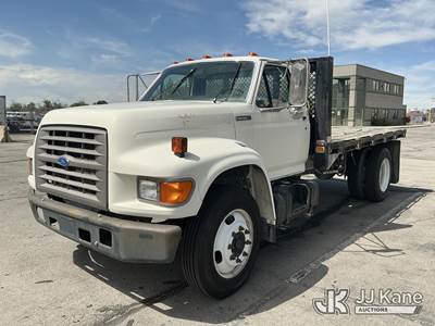 1995 Ford F700 Flatbed Truck