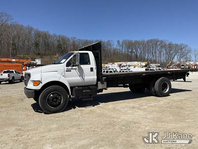 2001 Ford F-750 Flatbed Truck