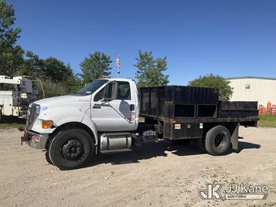 2013 Ford F750 Flatbed/Dump Truck