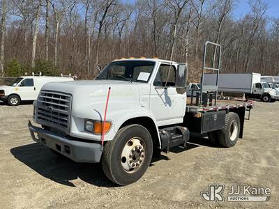 1999 Ford F800 Flatbed Truck