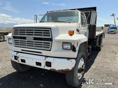 1990 Ford F800 8-cyl Gas