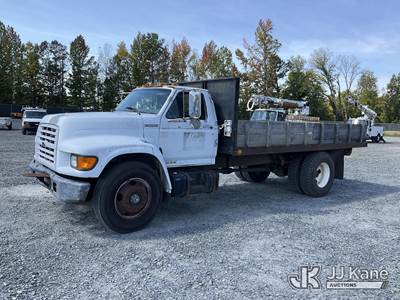 1999 Ford F800 Flatbed Truck