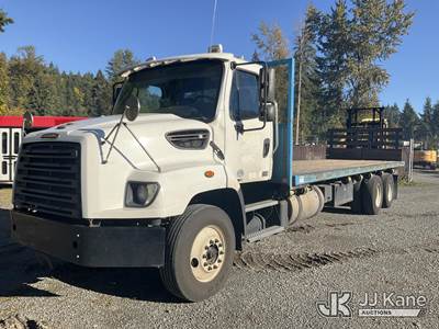 2013 Freightliner 114SD T/A Flatbed Truck
