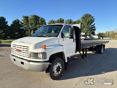 2005 GMC C5500 Flatbed Truck