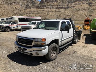 2003 GMC Sierra 2500HD Extended-Cab Flatbed Truck