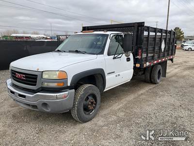 2004 GMC Sierra 3500 Flatbed Truck