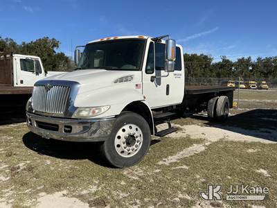 2007 International 4200 Extended-Cab Flatbed Truck