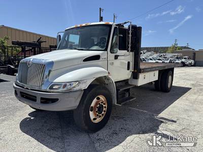 2005 International 4300 Flatbed Truck