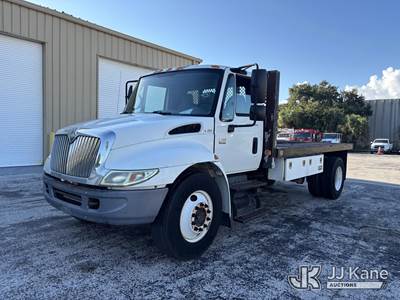 2005 International 4300 Flatbed Truck