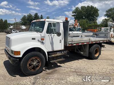 International 4700 Flatbed Truck
